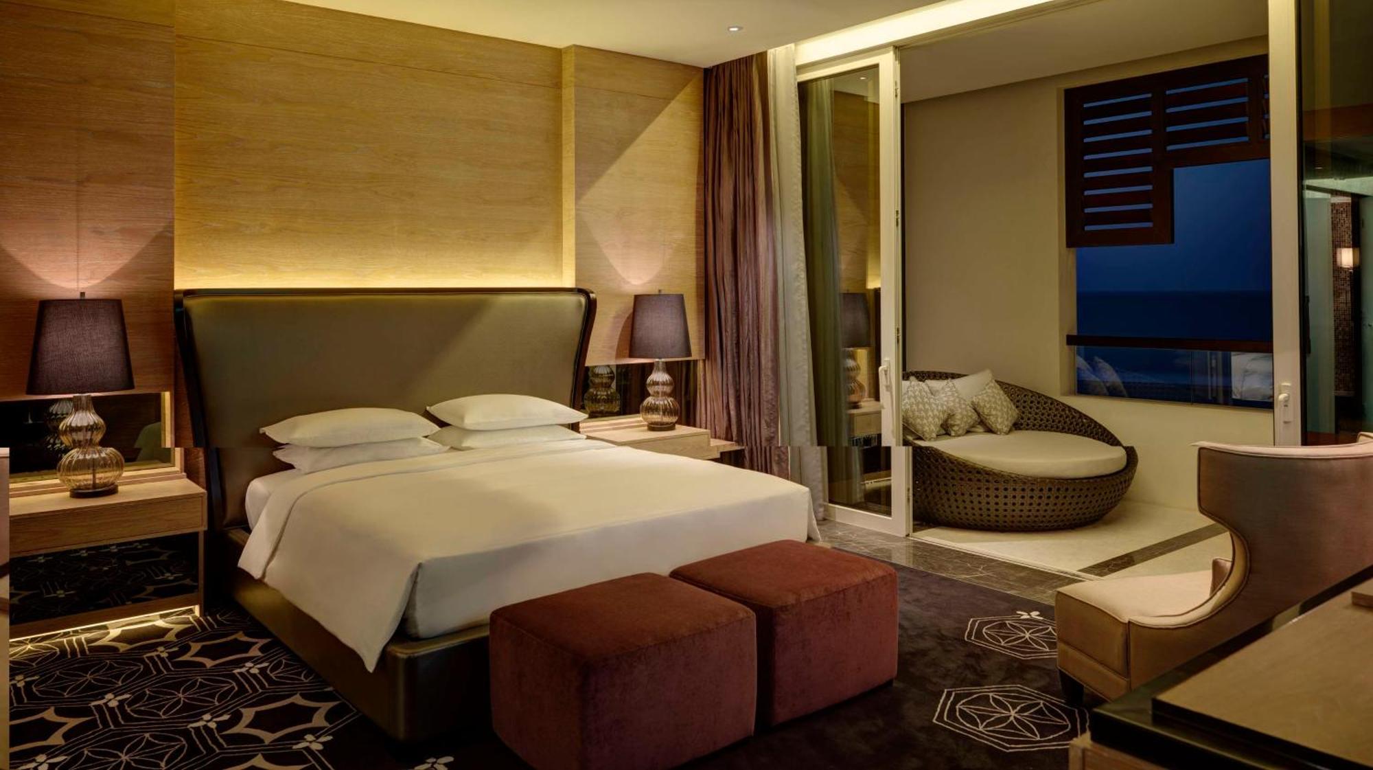 Курортний комплекс Park Hyatt And 5*